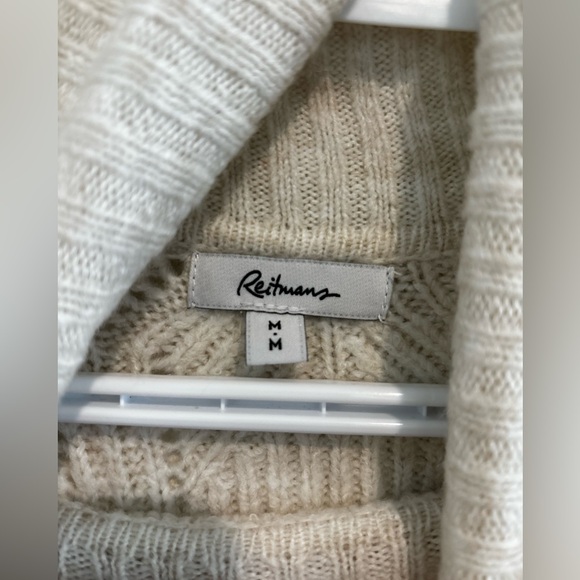 Reitmans Turtle Neck - Picture 2 of 3